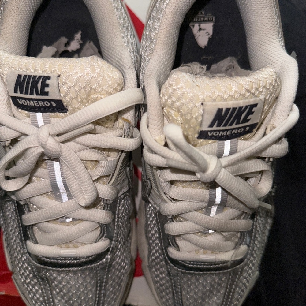 Nike Vomero 5 Sneakers